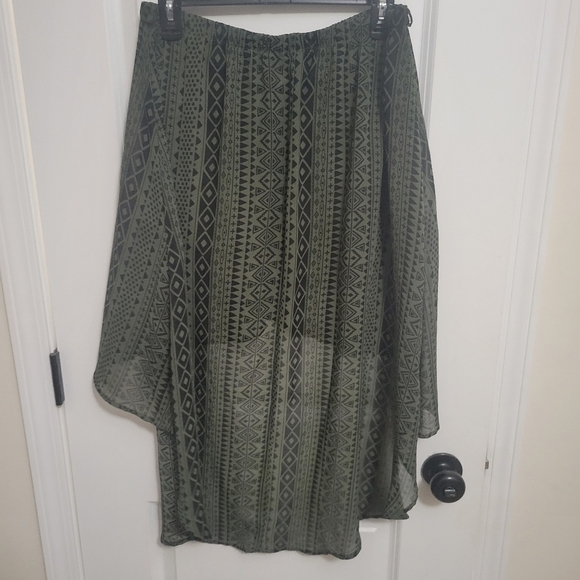 Inis Tribal Geometric High-Low Asymmetrical Skirt Dark Green and Black - Picture 4 of 10